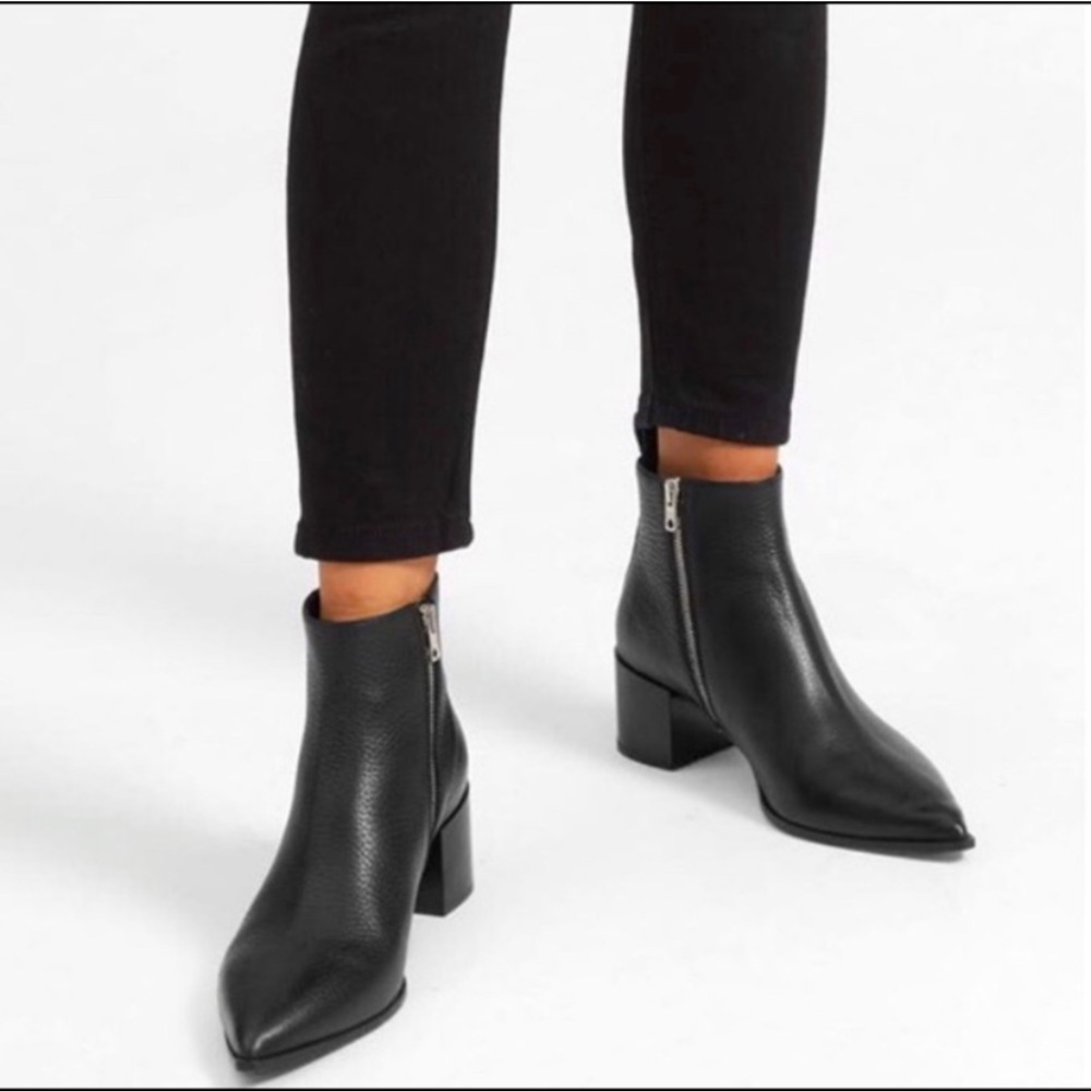 Everlane The Boss Matte Black Leather Ankle Bootie Pointed Toe Size 8